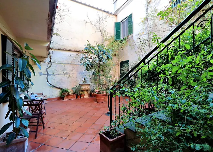 Апартаменты Characteristic Just Beside The Vatican Рим